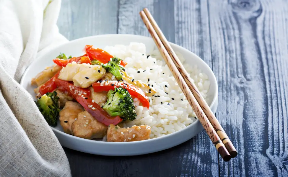 chicken stir fry vegetables wok colorful